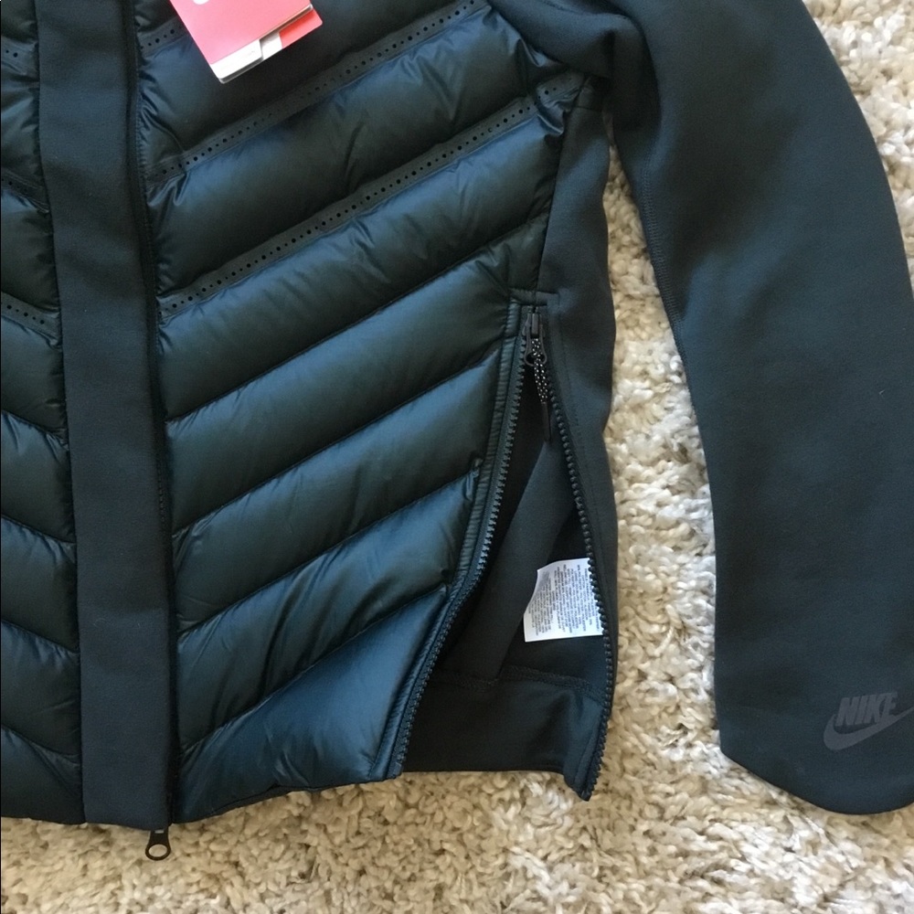 ✨NEW with tags NIKE jacket✨ - Picture 4 of 7